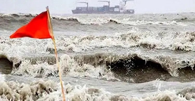 উপকূলে ঝড়ো হাওয়ার শঙ্কা, সমুদ্রবন্দরে ৩ নম্বর সতর্ক সংকেত