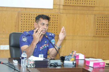পূজা সামনে রেখে চট্টগ্রামে নিরাপত্তা প্রস্তুতি: পূজা কমিটির সঙ্গে পুলিশ সুপারের মতবিনিময়