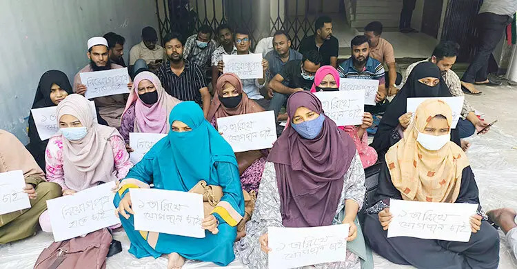 নিয়োগপত্রের দাবিতে দ্বিতীয় দিনের মতো ৫১ প্রার্থীর অনশন